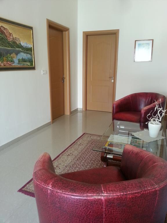 Guesthouse Niko Berat Exterior foto